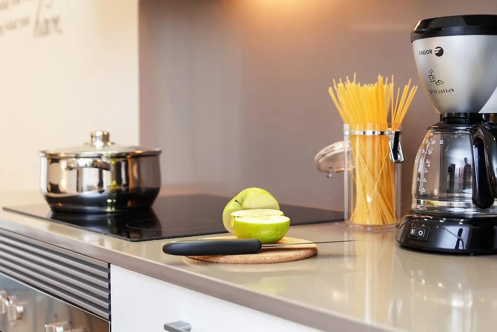 Feelathome Plaza Apartments Barcelona 0*,