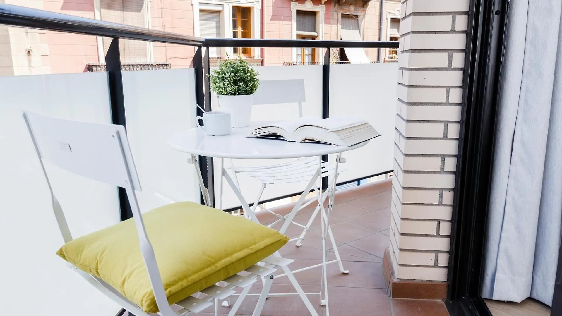 Feelathome Plaza Apartments Barcelona