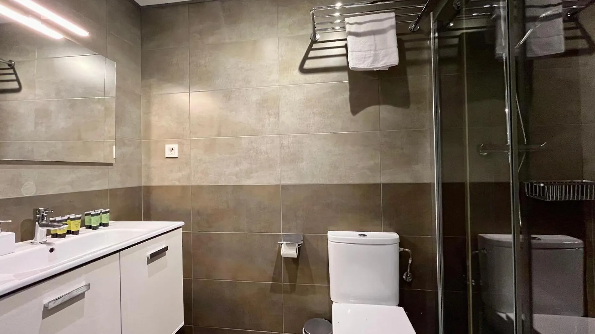 Feelathome Plaza Apartments Barcelona 0*,  Spain