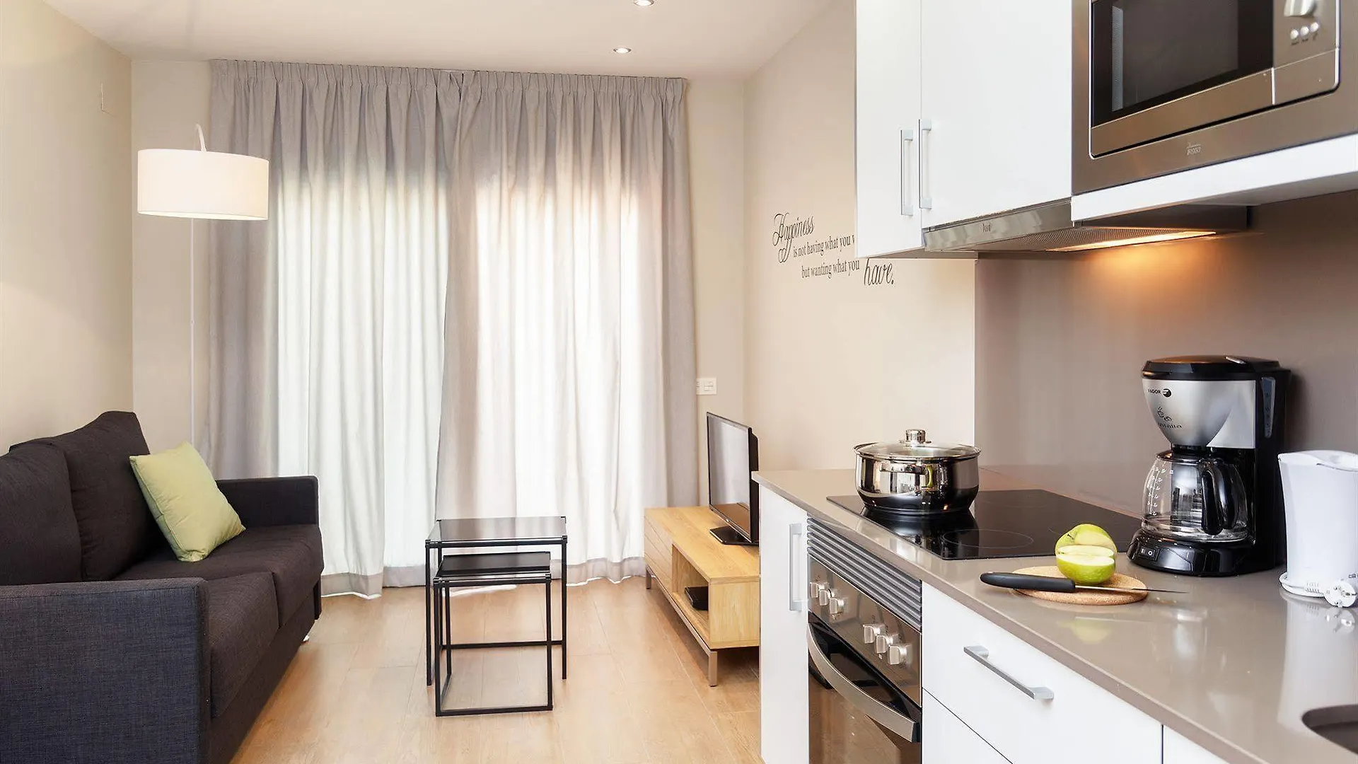 Feelathome Plaza Apartments Barcelona