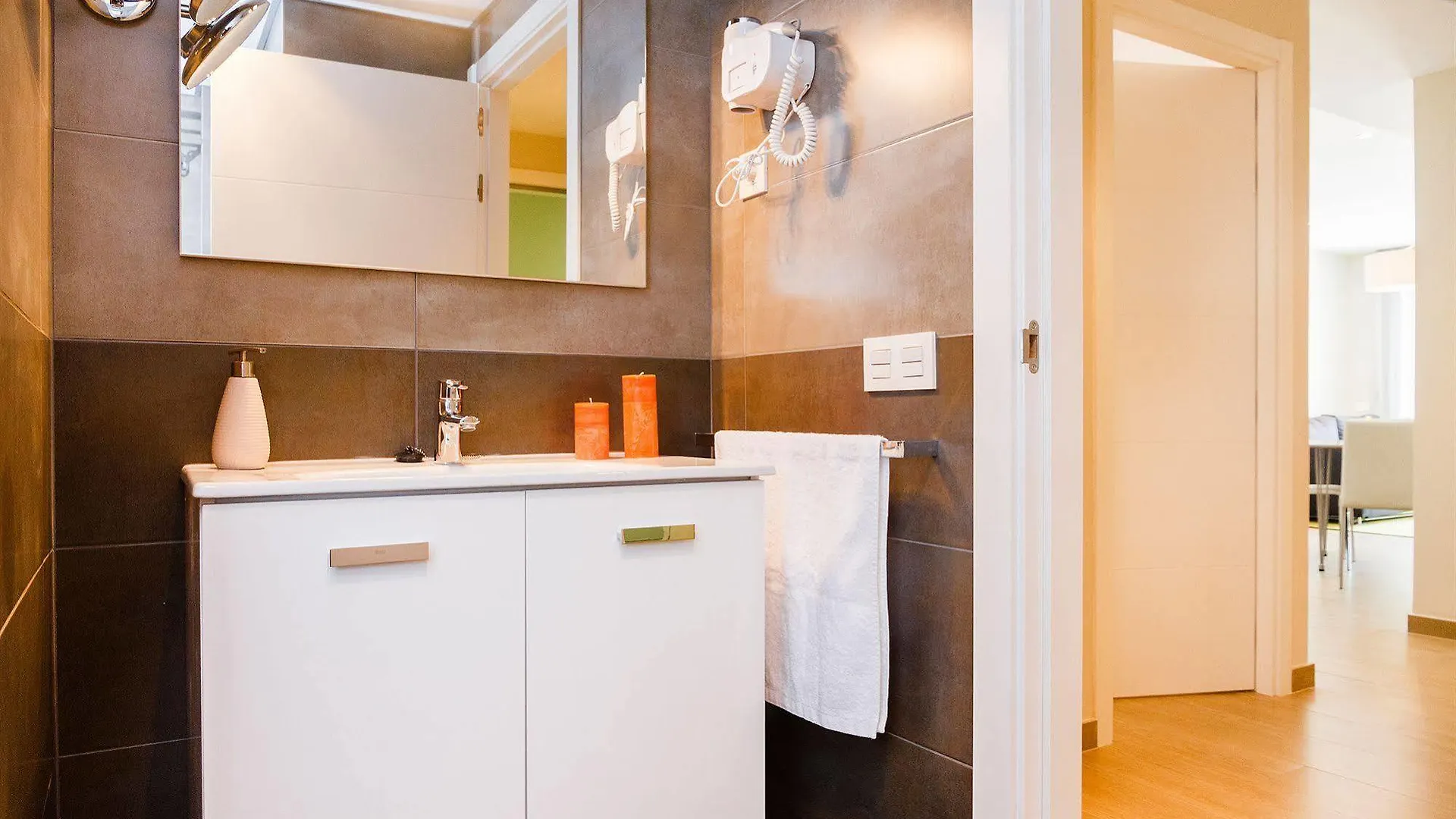 Feelathome Plaza Apartments Barcelona