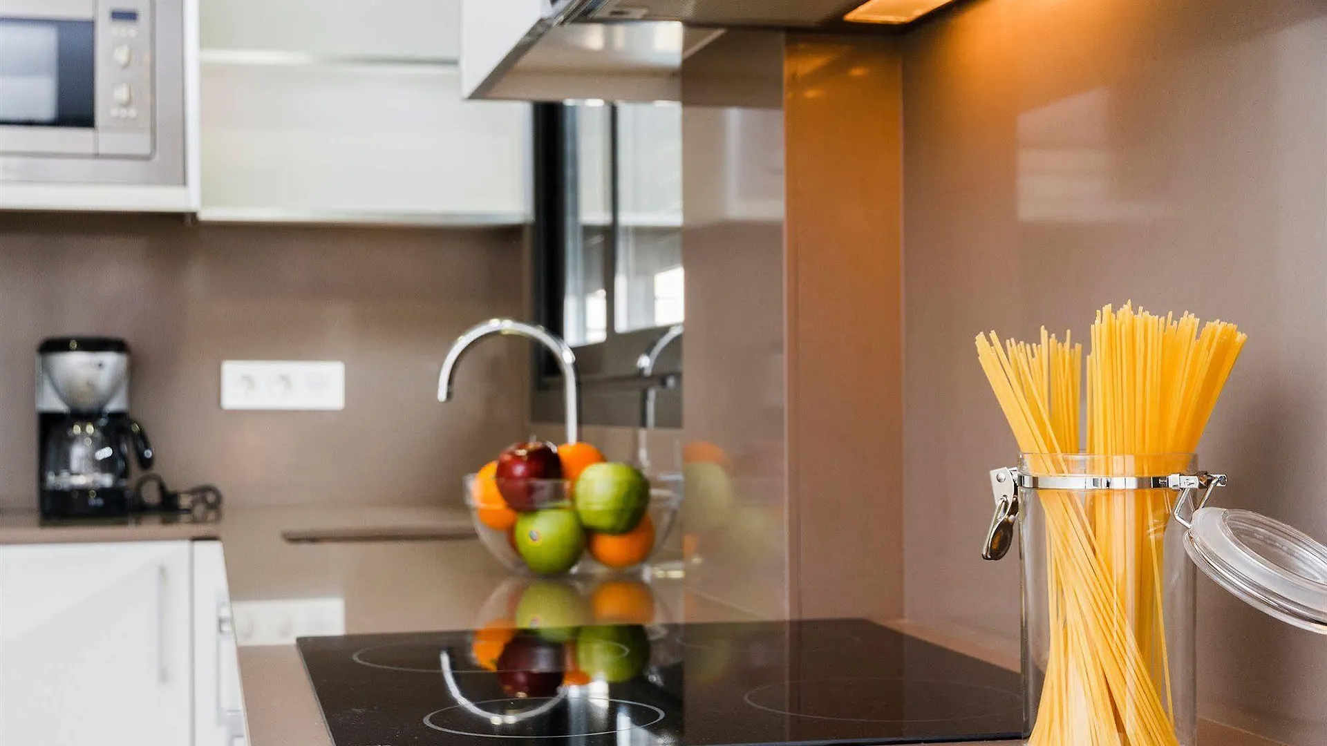 Feelathome Plaza Apartments Barcelona